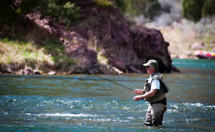 Wędkarstwo muchowe dla początkujących - jak łowić na rzece i jeziorze (1)